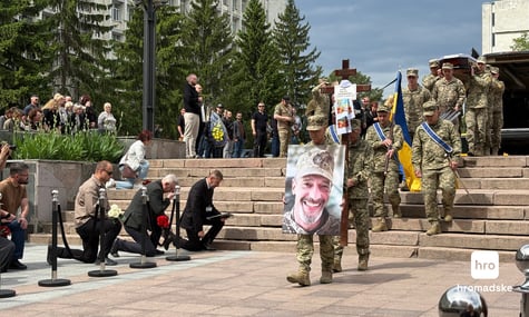 В Киеве простились с погибшим актером и военным Максимом Нелипой (ФОТО)