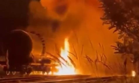 У росії вибухнули цистерни з пальним, унаслідок чого знищена інфраструктура вузлової станції — джерело