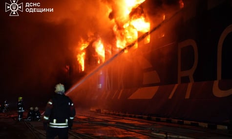 російські війська вдарили по цивільному судно в порту Чорноморськ — Зеленський