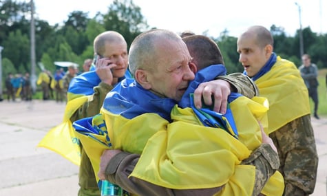Україна звільнила з полону ще одну групу захисників, а на Сумщині зупинили просування росіян: головне за 26 червня