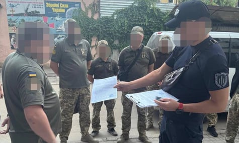 Правоохоронці проводять слідчі дії Правоохоронці проводять слідчі дії