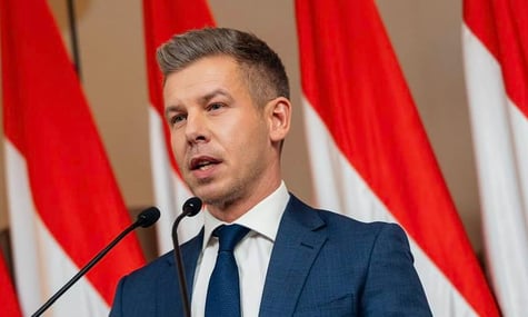 Лідер угорської опозиції звинуватив партію Орбана у спробі «злити» його інтимне відео