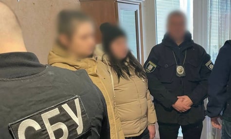 Контрактниця ЗСУ з подругою погодилися вчинити теракти за 50 тисяч гривень. Тепер їм загрожує до 12 років за ґратами — слідство