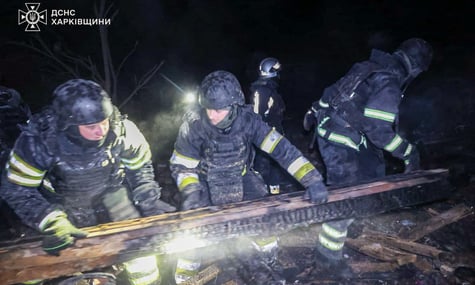 російський дрон влучив у приватний будинок у Богодухові. Два однорічних хлопчики та дворічна дівчинка загинули