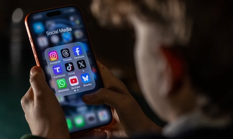 TikTok, ChatGPT та інші платформи. Єврокомісія представила законопроєкт, який забороняє соцмережі дітям до 13 років