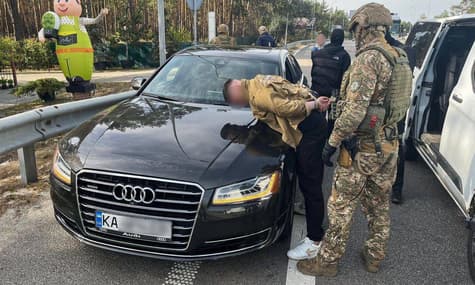 Правоохоронці затримали одного з організаторів мережі, яка виманила в матері загиблого бійця 7,5 млн грн — поліція