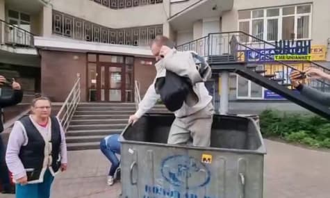 У Києві ексдепутата Чорновола облили зеленкою та кинули у смітник через образу військової