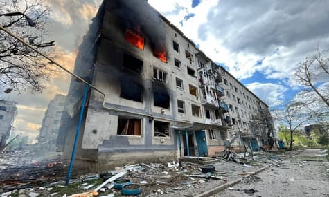 Оккупанты попали в пятиэтажку в Донецкой области: есть погибшая и раненые