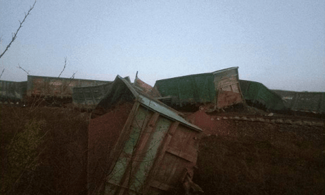 На окупованій частині Запоріжжя підірвали залізницю: російський поїзд із військовою технікою пішов під укіс