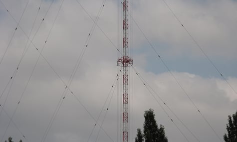 У Чехії підірвали радіовежі заввишки 355 метрів, які були найвищими в країні. Вони простояли майже 50 років
