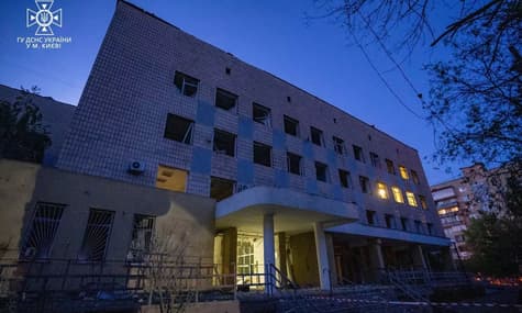 Зачинене укриття в Києві: правоохоронці затримали трьох посадовців та охоронця медзакладу