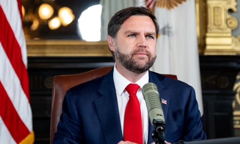Венс назвав республіканців, які жартували про Гітлера і зґвалтування в злитому чаті, «дітьми». Усім їм понад 24 роки