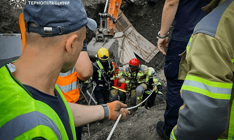 У Тернополі внаслідок обвалу ґрунту в траншеї загинули двоє людей
