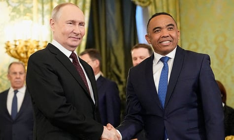 глава рф путін та президент Мадагаскару Майкл Рандріаріна