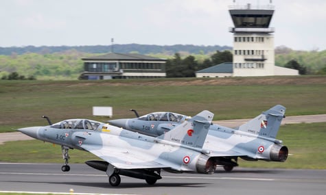 Йдеться про десятки літаків. Франція пропонує Греції віддати Україні всі свої винищувачі Mirage в обмін на новіші Rafale — медіа