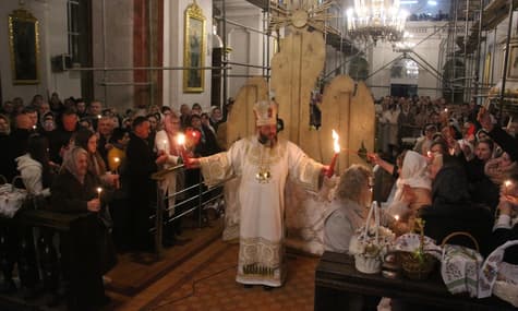 Holy Fire delivered to OCU churches, as Russians strike church in Zaporizhzhya Oblast: last night's highlights