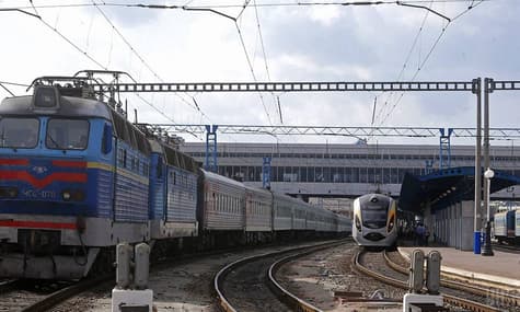 Укрзалізниця призупинила продаж квитків на поїзди далекого сполучення на дати після 9 грудня