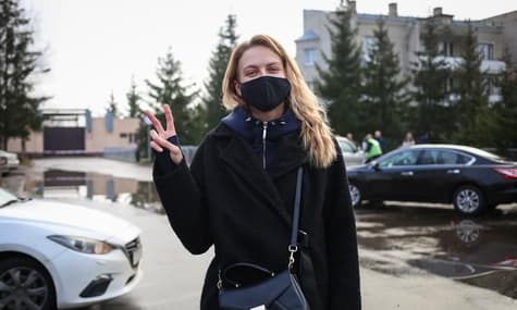 Міс Білорусь Ольга Хіжинкова вийшла на волю після 42 діб арешту. Дівчину затримали за участь у протестах