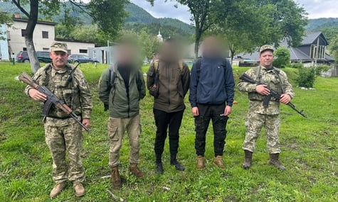 Чоловіки 2 дні блукали в горах «змоклі, змерзлі та голодні», намагаючись потрапити в Румунію