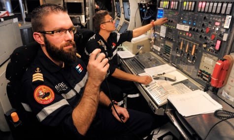 Французькі військові працюють на субмарині на базі Іль-Лонг, Франція, 2 лютого 2017 року