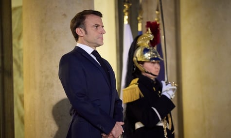 Макрон вважає, що Трамп «не дуже вміє слухати», але знає до нього підхід — Bloomberg