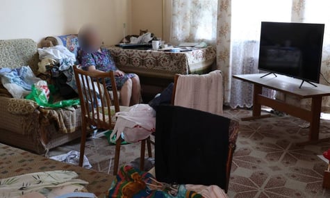 «Зв’язали та заклеїли рот»: у Харкові затримали групу, яка напала на матір військового — прокуратура