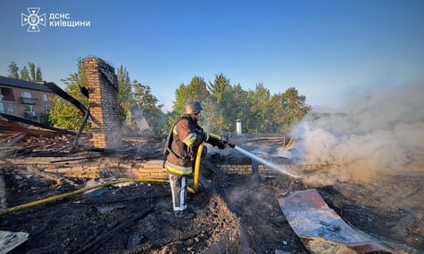Рятувальники ліквідовують наслідки нічної атаки рф на Київщині
