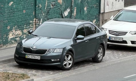 Автівка, з якої могли стежити за співробітником відділу розслідувань «Української правди» Автівка, з якої могли стежити за співробітником відділу розслідувань «Української правди»
