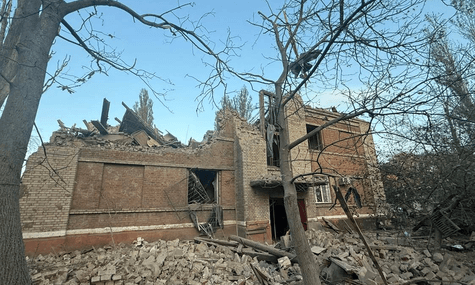 росіяни скинули авіабомби на житловий квартал у Краматорську, є загиблий. Серед поранених — діти