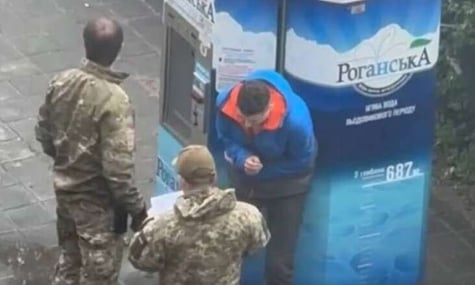 Побиття вчителя військовим ТЦК у Харкові: слухання відклали, бо обвинувачений та його захист не з’явилися