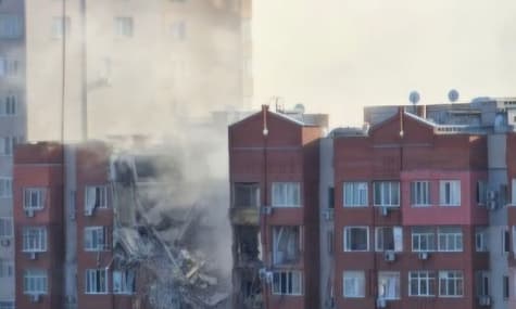 У Дніпрі зруйновано кілька поверхів житлового будинку. Є поранені і загиблий (ДОПОВНЕНО)