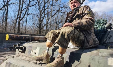 «Не зміг сидіти дома»: чоловік із Закарпаття вирушив на фронт без обох ніг — на протезах він з 2004 року