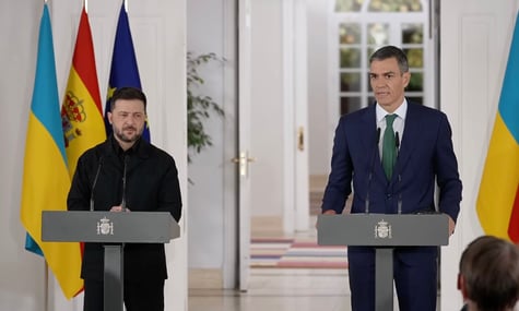 Премʼєр-міністр Іспанії Педро Санчес та президент України Володимир Зеленський під час пресконференції 18 листопада 2025 року