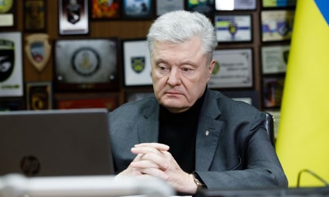 В «Євросолідарності» заявили, що Порошенка не випустили за кордон на зустріч із представниками Трампа (ДОПОВНЕНО)
