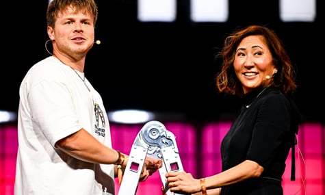 «TikTok-креатором року» у Великій Британії став українець Макс Клименко. Він присвятив нагороду бабусі, «у якої немає електрики»