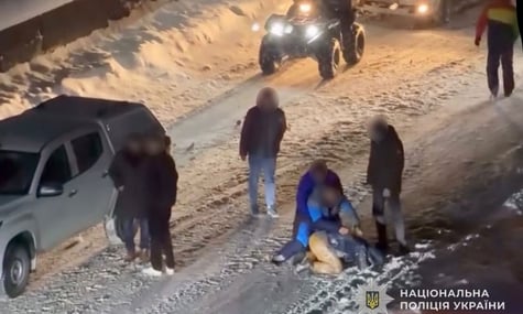 На Тернопільщині оголосили підозри двом чоловікам, які побили військового