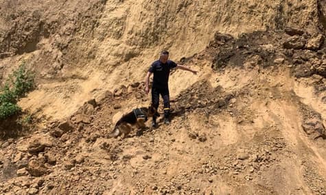 Кинологи не нашли людей под завалами в Одесской области, где у моря произошел оползень