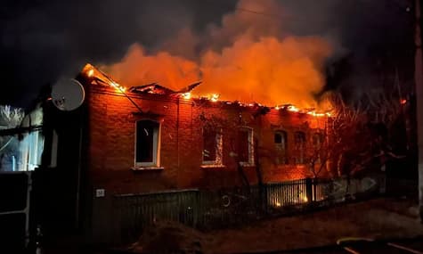 росія знову обстрілювала Куп'янськ: загинув чоловік, горів вокзал, пошкоджені пологовий будинок та заклад освіти
