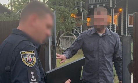 Ексдипломат, якого підозрюють у допомозі росіянці незаконно перетнути кордон України Ексдипломат, якого підозрюють у допомозі росіянці незаконно перетнути кордон України