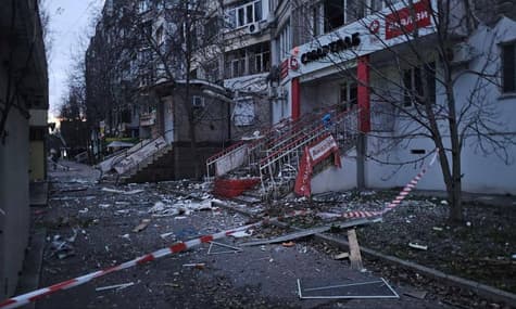 Оккупанты попали по центру Херсона: погиб человек, есть раненые (ДОПОЛНЕНО)