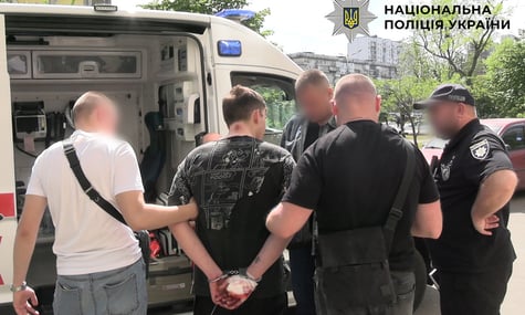 У Києві чоловік випав з 11-го поверху. У його смерті підозрюють громадянина росії