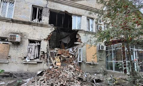 Обстрел Покровска: россияне ракетой попали в здание управления соцзащиты, количество раненых увеличилось