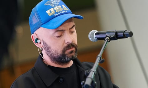 Співак гурту ADAM, відомий хітами «Ау Ау» та «Особистий рай», впав у кому