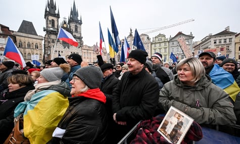У Празі тисячі чехів вийшли на мітинг на підтримку президента на тлі його конфлікту з урядом