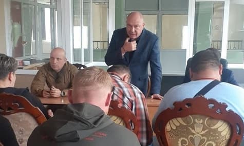 У Маріуполі окупанти створюють «добровольчі дружини», нібито щоб патрулювати місто. Для чого вони їм насправді?