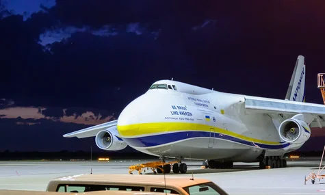 Інцидент із дроном біля українського Ан-124. Польща підозрює зв’язок із банками з-під кукурудзи, зниклими два роки тому — медіа