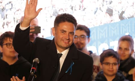 Католик і батько сімох дітей, який за зближення з ЄС. Опозиція в Угорщині вперше висунула єдиного кандидата в прем’єри