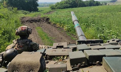Бойові дії на півдні та «масований удар» по військовій частині біля Луганська: головне за ніч 13 липня