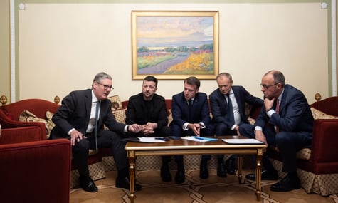 Politico: Саме Макрон ініціював дзвінок Трампу з Києва після зустрічі «коаліції охочих»