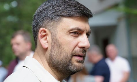 «На знак солідарності». Гройсман услід за президентами повернув Польщі Лицарський хрест Ордена Заслуг